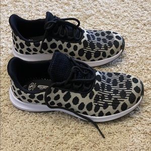 Athletic works memory foam shoe